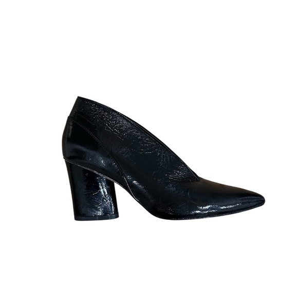 Donald Pliner Black Patent Low Vamp Pump Women's 6 - Picture 1 of 12